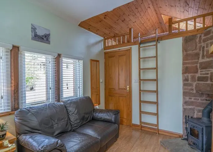 The Weigh Office At Cliburn Station * Пенрит